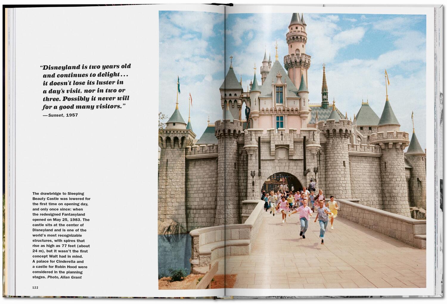 Bild: 9783836595131 | Walt Disney's Disneyland | Chris Nichols | Buch | Englisch | 2024