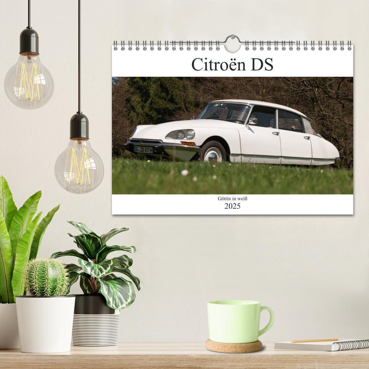 Bild: 9783435570102 | Citroën DS - Göttin in weiß (Wandkalender 2025 DIN A4 quer),...