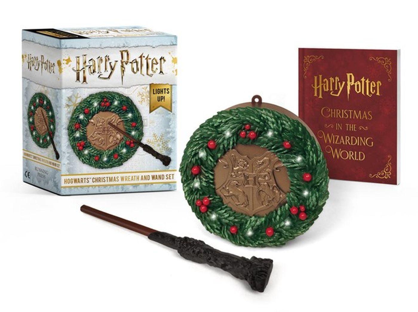 Cover: 9780762466979 | Harry Potter: Hogwarts Christmas Wreath and Wand Set | Lights Up!