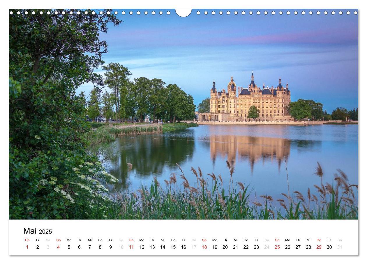 Bild: 9783435655472 | Schweriner Märchenschloss (Wandkalender 2025 DIN A3 quer), CALVENDO...