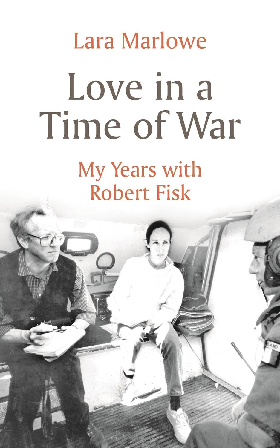 Cover: 9781801102520 | Love in a Time of War | My Years with Robert Fisk | Lara Marlowe