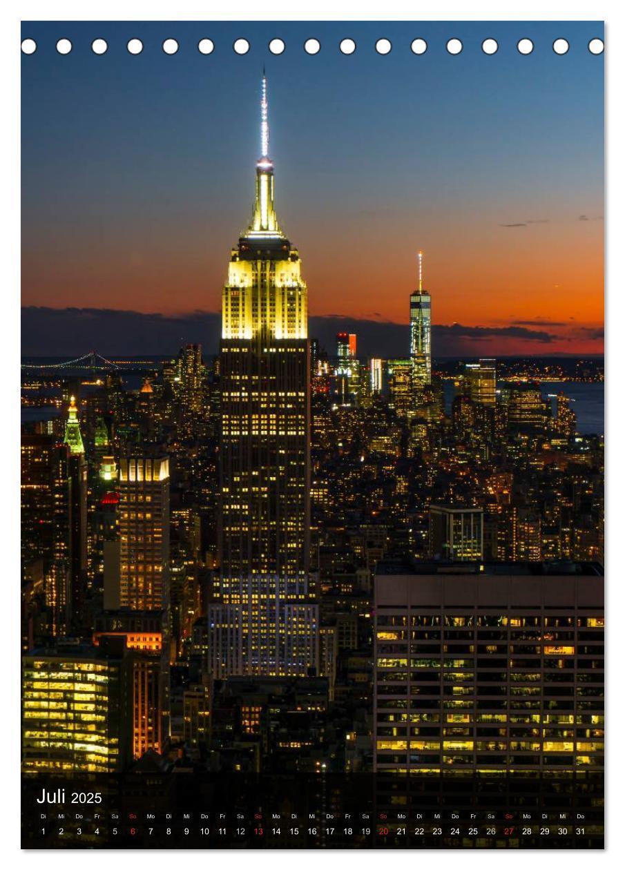 Bild: 9783457009390 | New York Wolkenkratzer (Tischkalender 2025 DIN A5 hoch), CALVENDO...