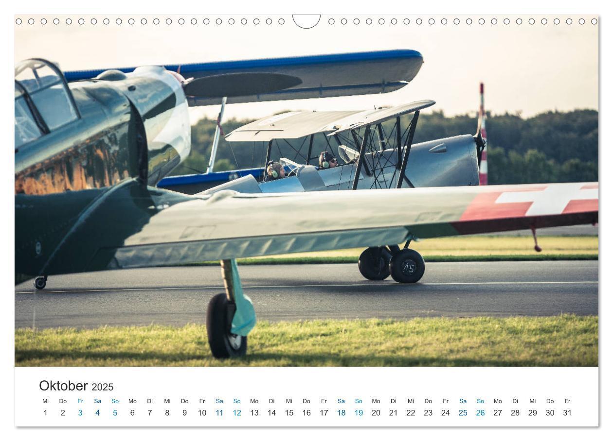 Bild: 9783435829927 | AVIATION CLASSICS seen by custompix.de (Wandkalender 2025 DIN A3...