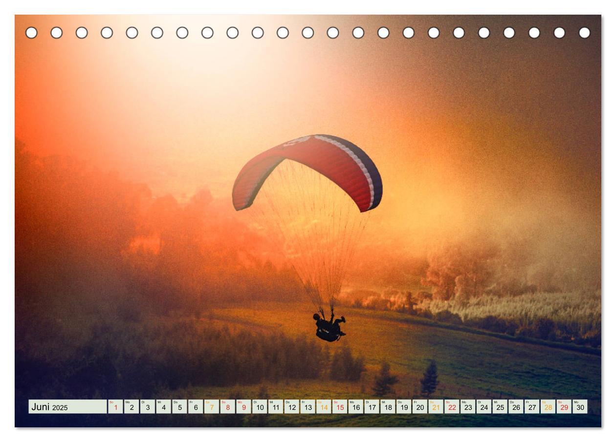 Bild: 9783435240760 | Paragliding - Mut zum Abenteuer (Tischkalender 2025 DIN A5 quer),...