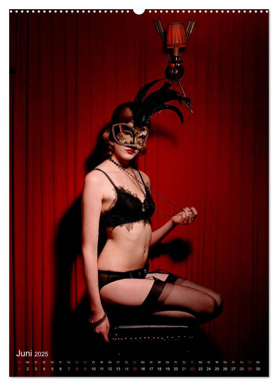 Bild: 9783457047088 | Boudoir Burlesque (Wandkalender 2025 DIN A2 hoch), CALVENDO...