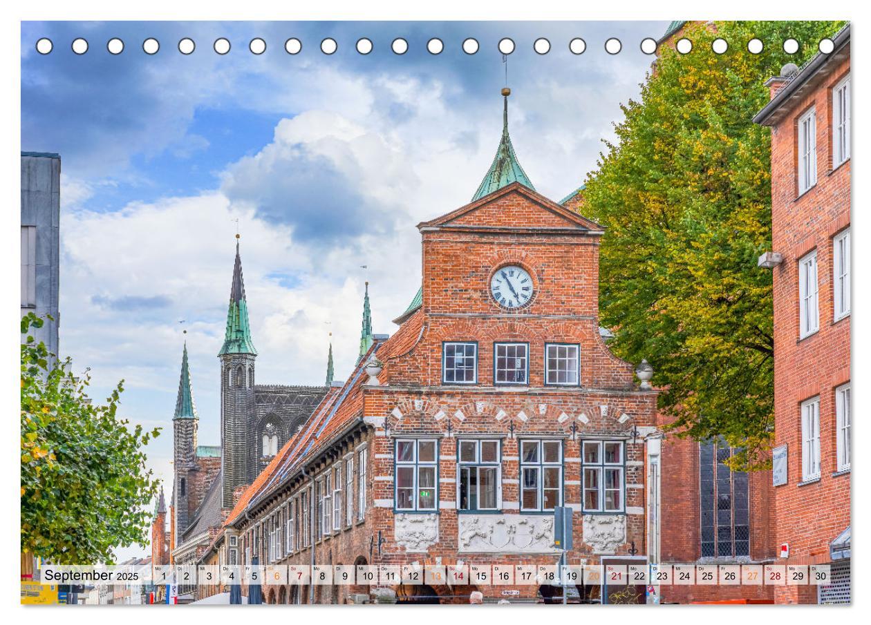 Bild: 9783383902031 | Lübeck Impressionen (Tischkalender 2025 DIN A5 quer), CALVENDO...