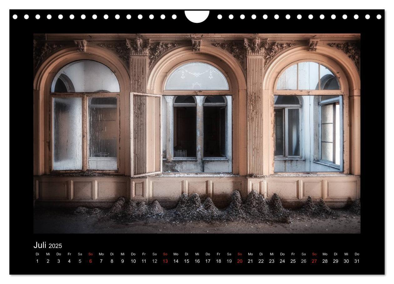 Bild: 9783435676088 | Lost Places - vergessene orte vergessener glanz (Wandkalender 2025...