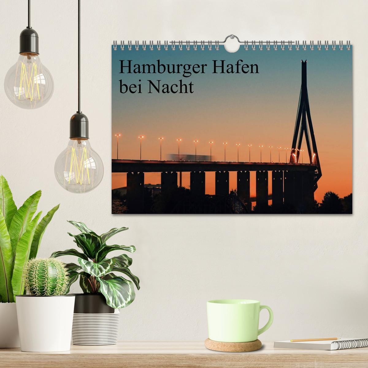 Bild: 9783435762903 | Hamburger Hafen bei Nacht (Wandkalender 2025 DIN A4 quer), CALVENDO...