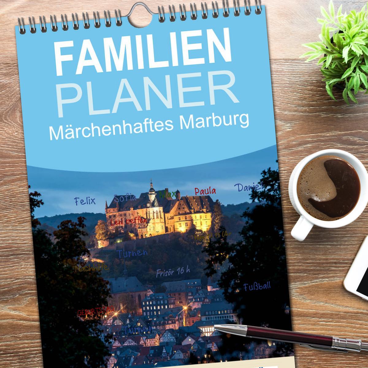 Bild: 9783457111475 | Familienplaner 2025 - Märchenhaftes Marburg mit 5 Spalten...