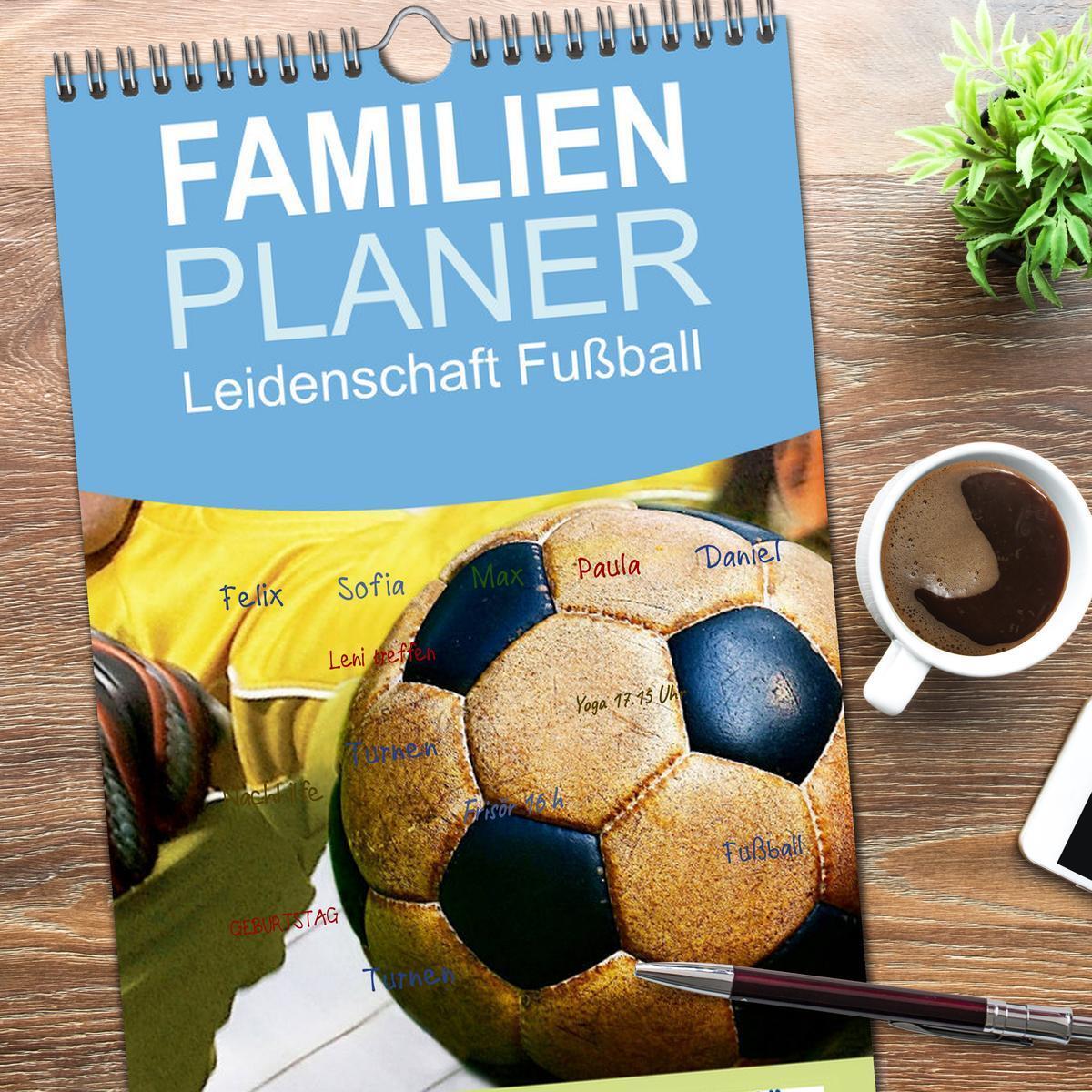 Bild: 9783457126134 | Familienplaner 2025 - Leidenschaft Fußball mit 5 Spalten...