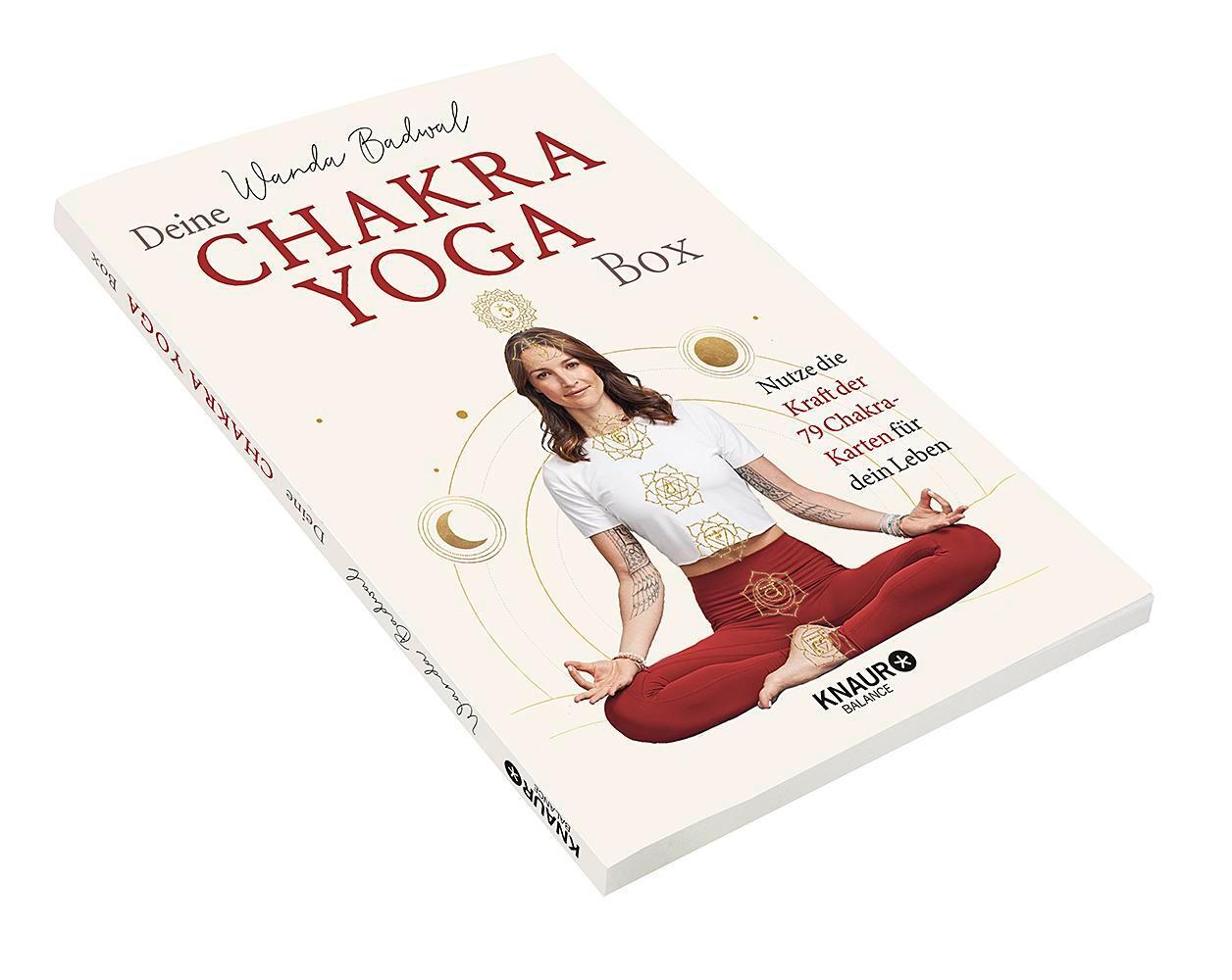Bild: 9783426447987 | Deine Chakra-Yogabox | Wanda Badwal | Taschenbuch | 128 S. | Deutsch