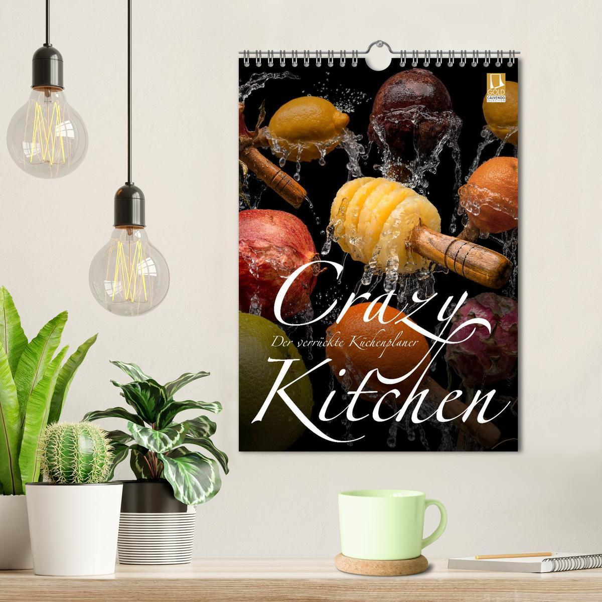 Bild: 9783457032022 | Crazy Kitchen - Der verrückte Küchenplaner (Wandkalender 2025 DIN...