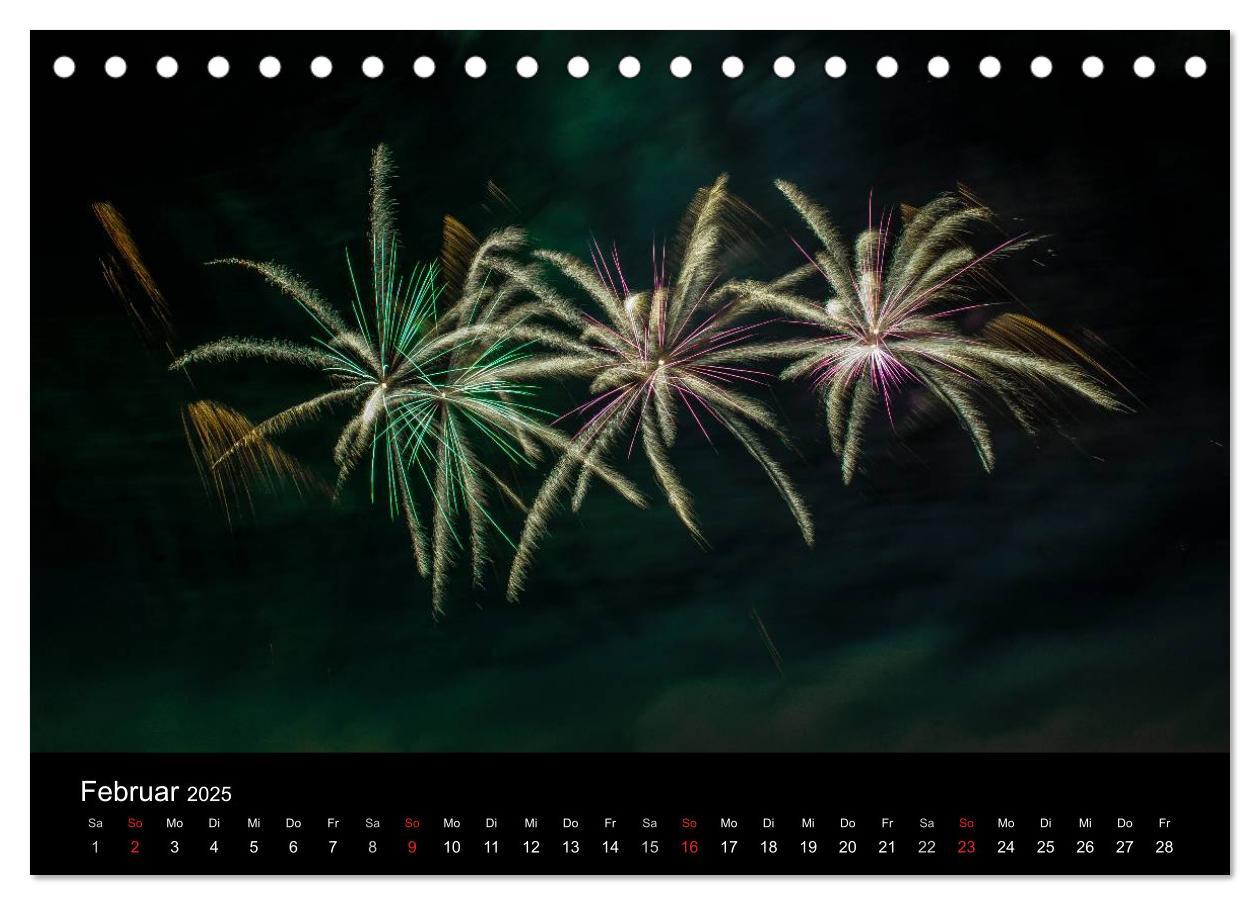 Bild: 9783435828470 | Das Feuerwerk (Tischkalender 2025 DIN A5 quer), CALVENDO...