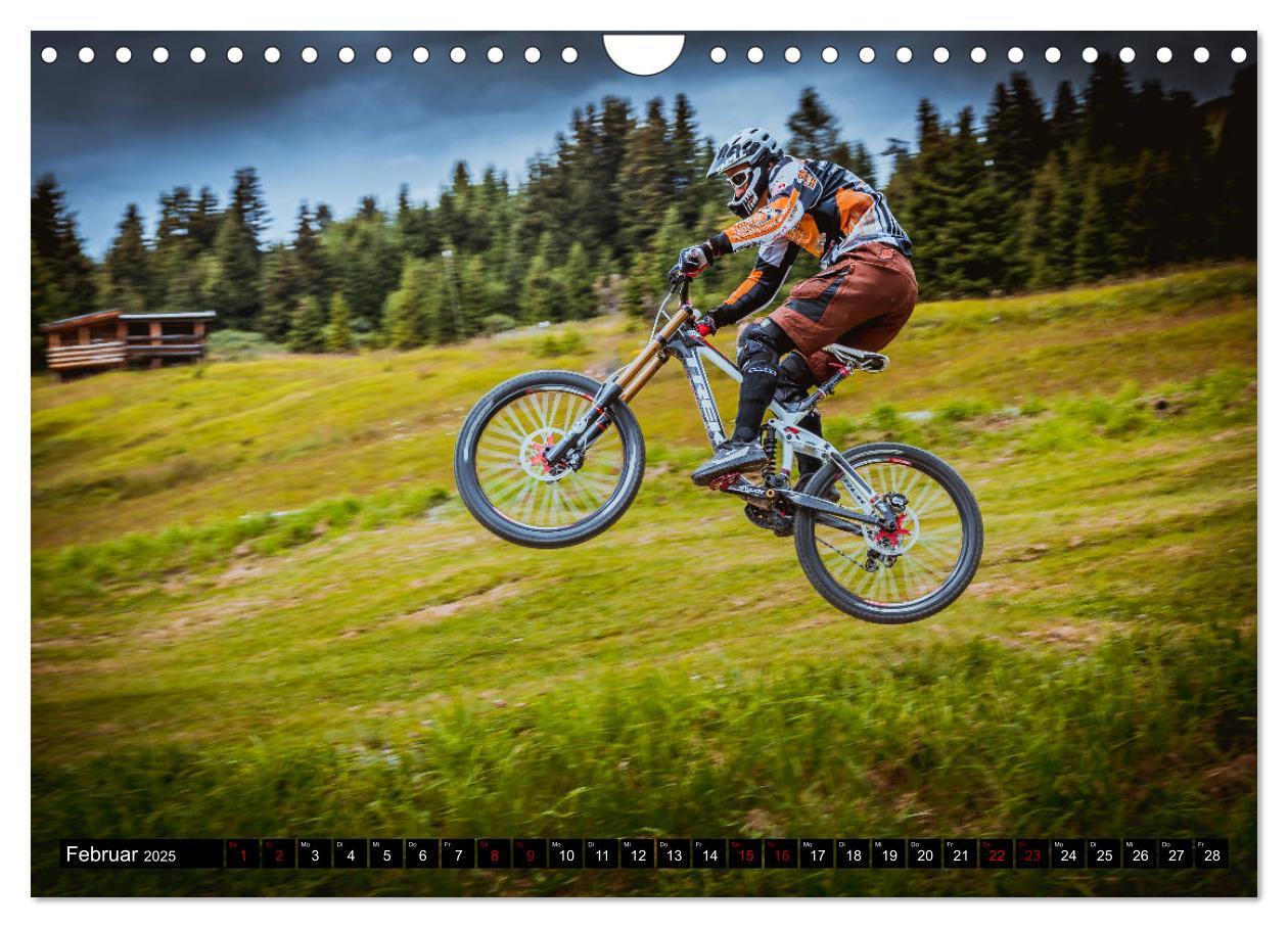 Bild: 9783435434084 | Downhill Action (Wandkalender 2025 DIN A4 quer), CALVENDO...