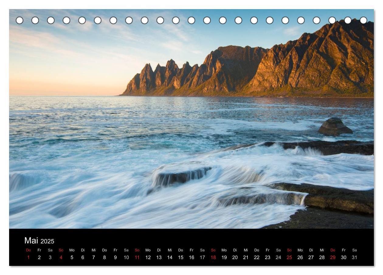 Bild: 9783435580248 | Skandinavien - Im Licht des Nordens (Tischkalender 2025 DIN A5...