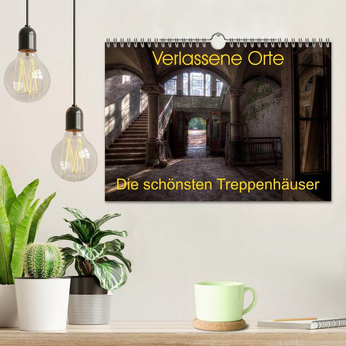 Bild: 9783435480401 | Verlassene Orte - Die schönsten Treppenhäuser (Wandkalender 2025...