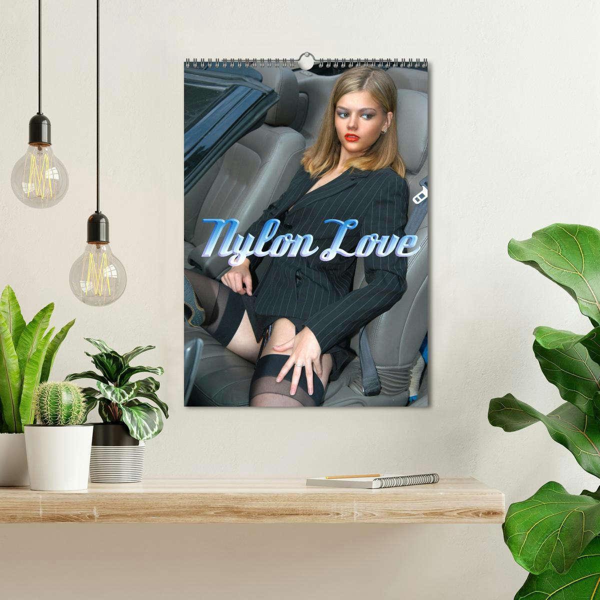 Bild: 9783435936397 | Nylon Love (Wandkalender 2025 DIN A3 hoch), CALVENDO Monatskalender