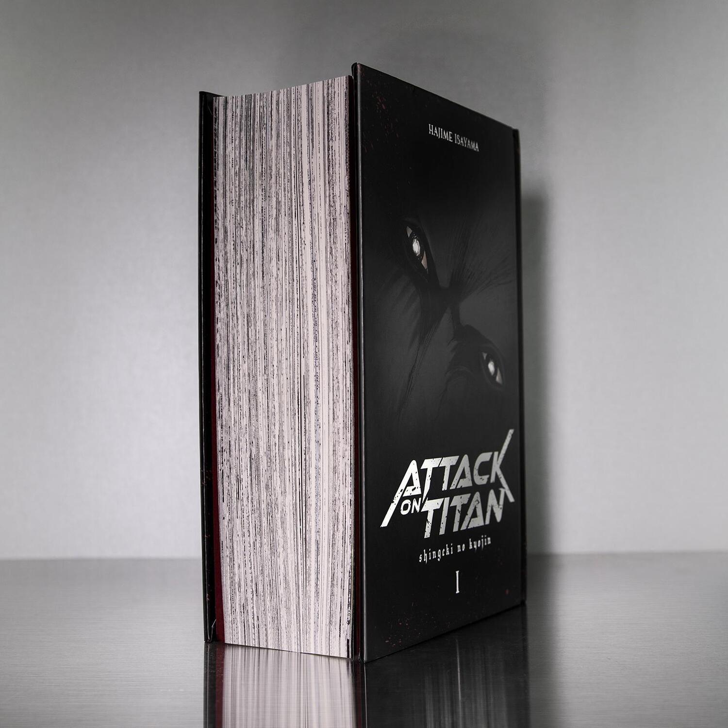 Bild: 9783551741035 | Attack on Titan Deluxe 1 | Hajime Isayama | Buch | Hardcover | 576 S.