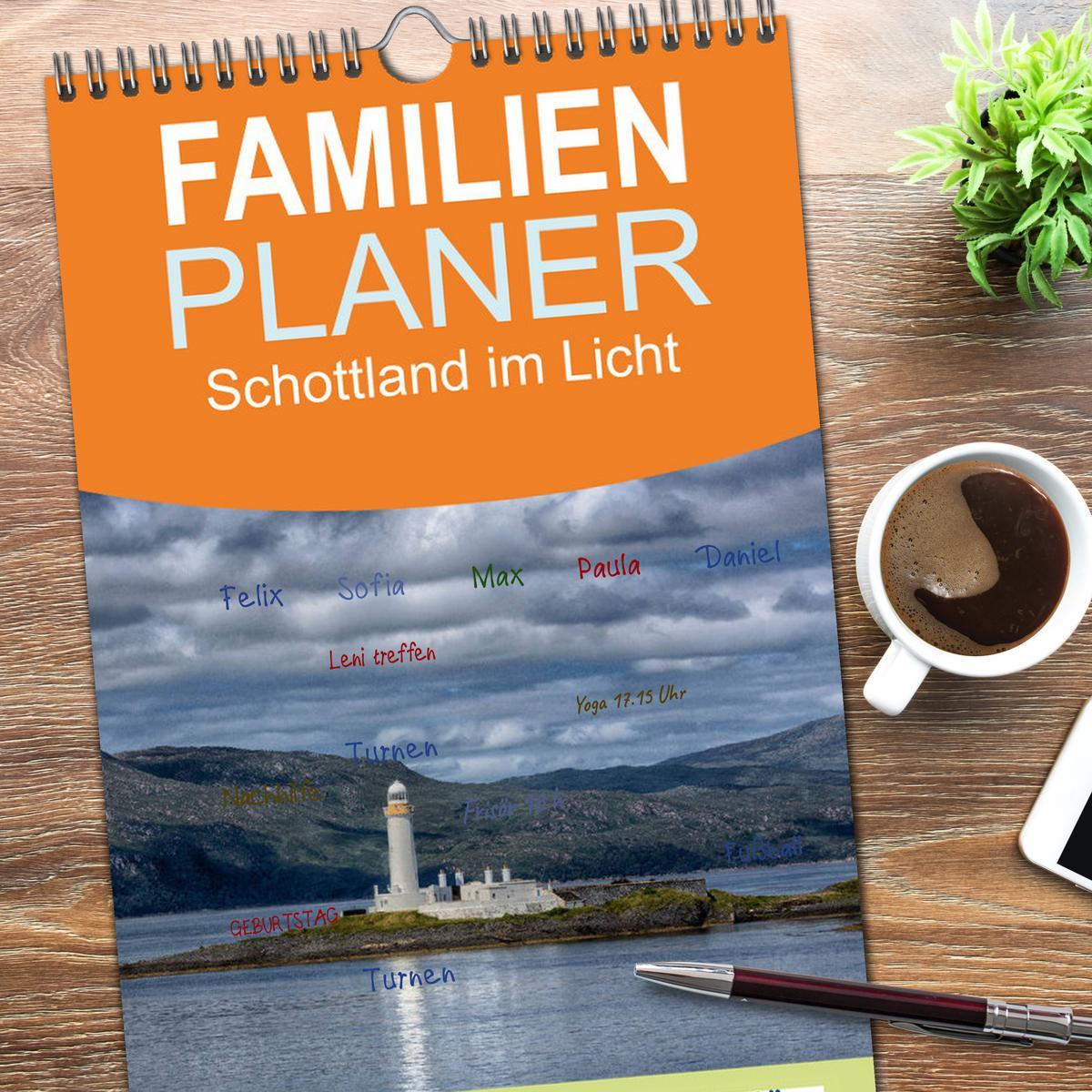 Bild: 9783457114735 | Familienplaner 2025 - Schottland im Licht mit 5 Spalten...