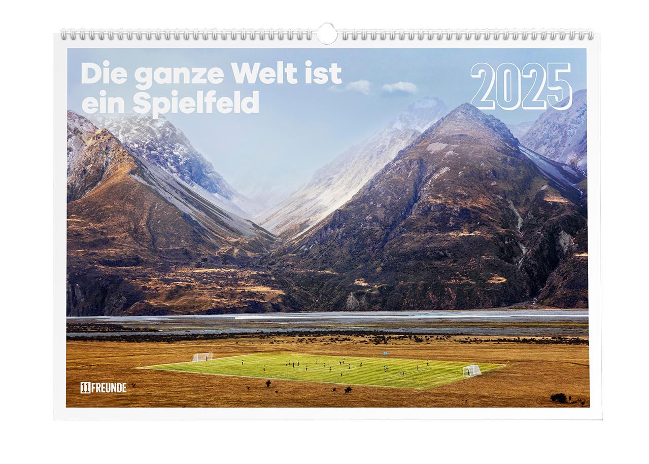 Cover: 4002725995247 | 11FREUNDE-Wandkalender: Die ganze Welt ist ein Spielfeld 2025 -...