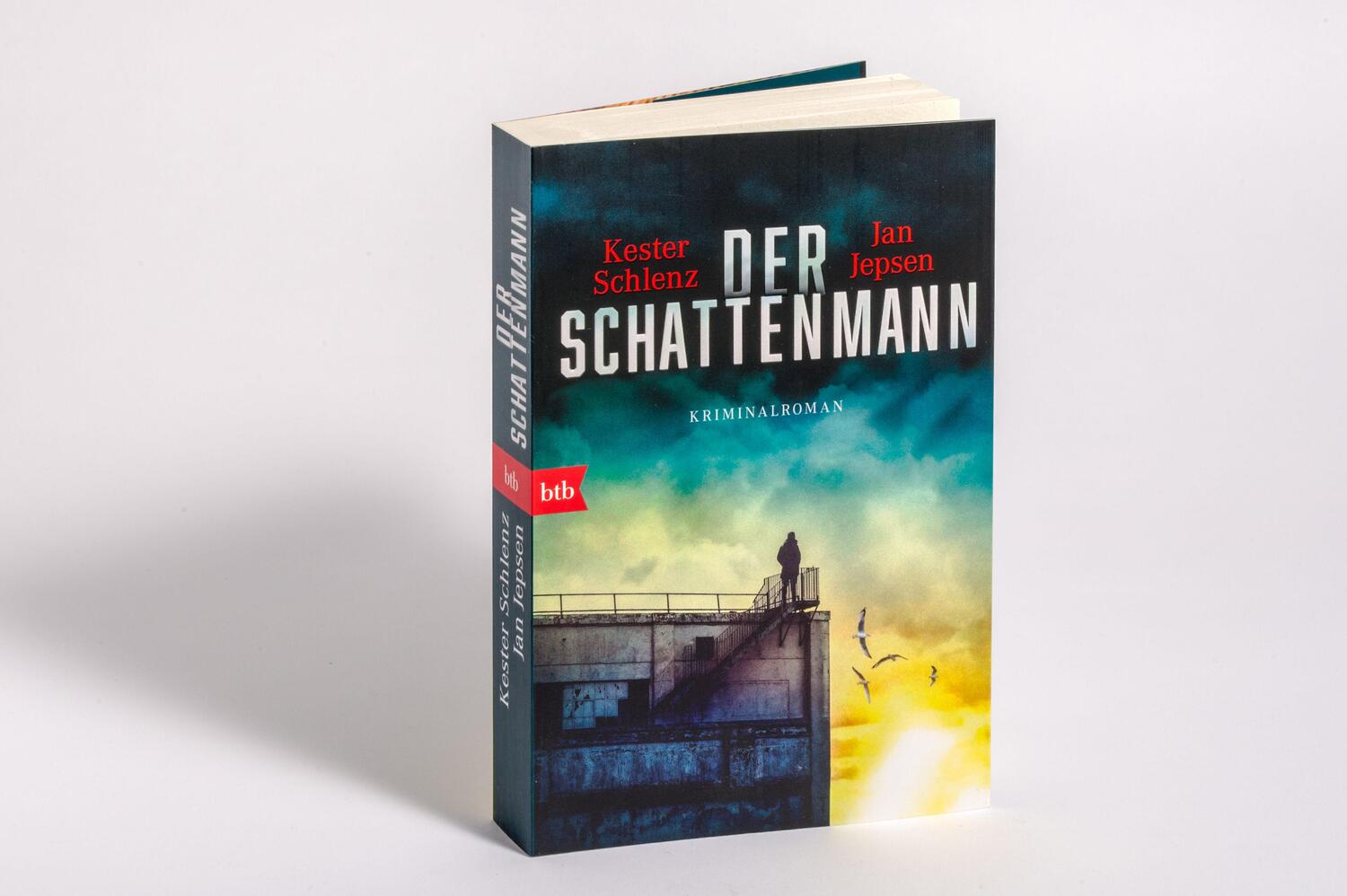 Bild: 9783442771325 | Der Schattenmann | Kriminalroman | Kester Schlenz (u. a.) | Buch | btb