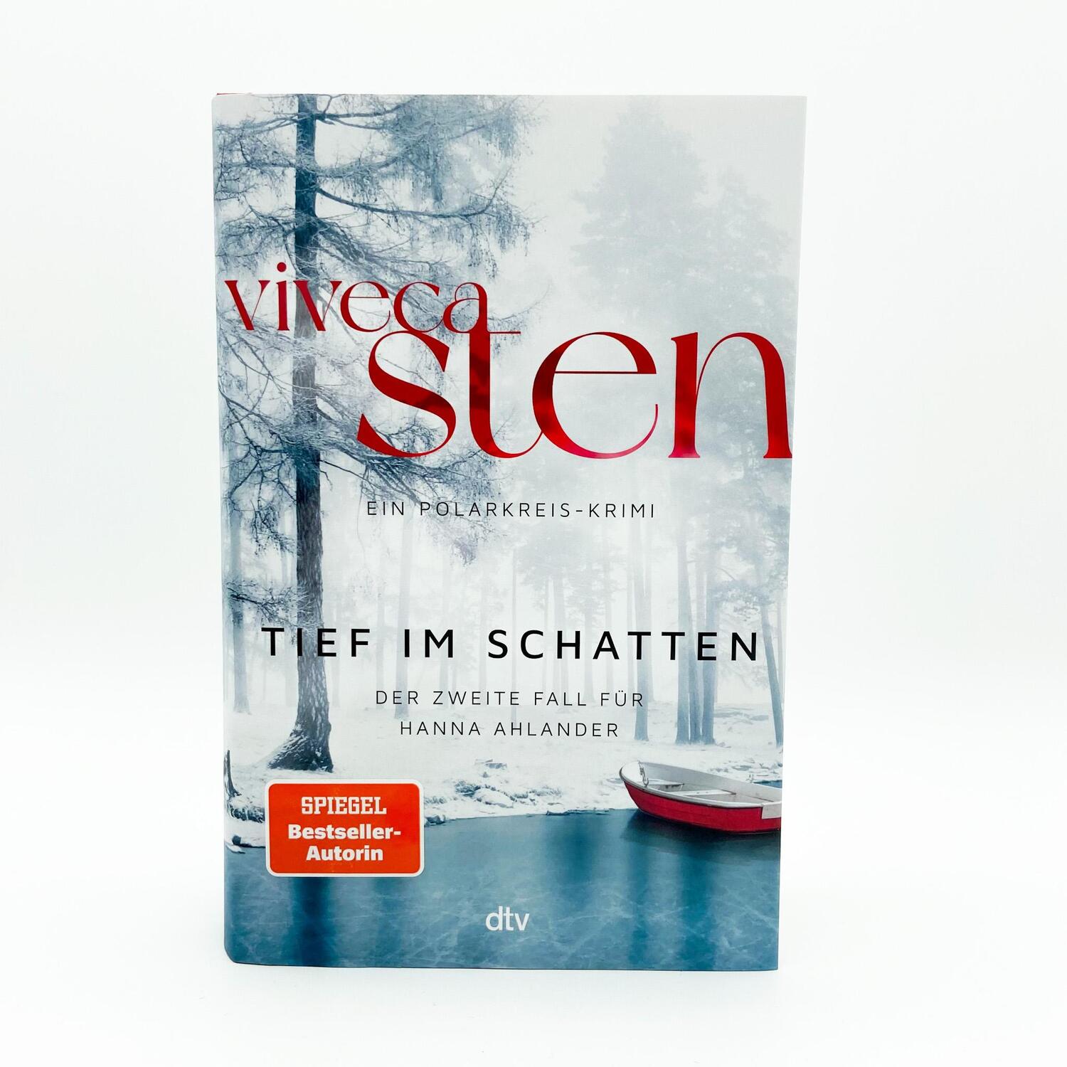 Bild: 9783423283656 | Tief im Schatten | Viveca Sten | Buch | Ein Polarkreis-Krimi | 499 S.