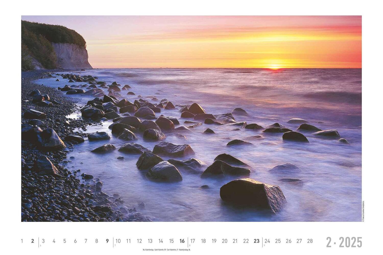 Bild: 4251732343392 | Seeblick 2025 - Bildkalender quer 49,5x33 cm - Sea View - die...