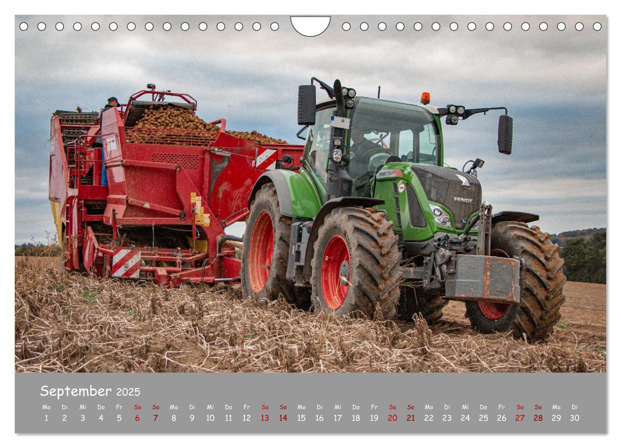 Bild: 9783435103089 | Landtechnik im Einsatz (Wandkalender 2025 DIN A4 quer), CALVENDO...