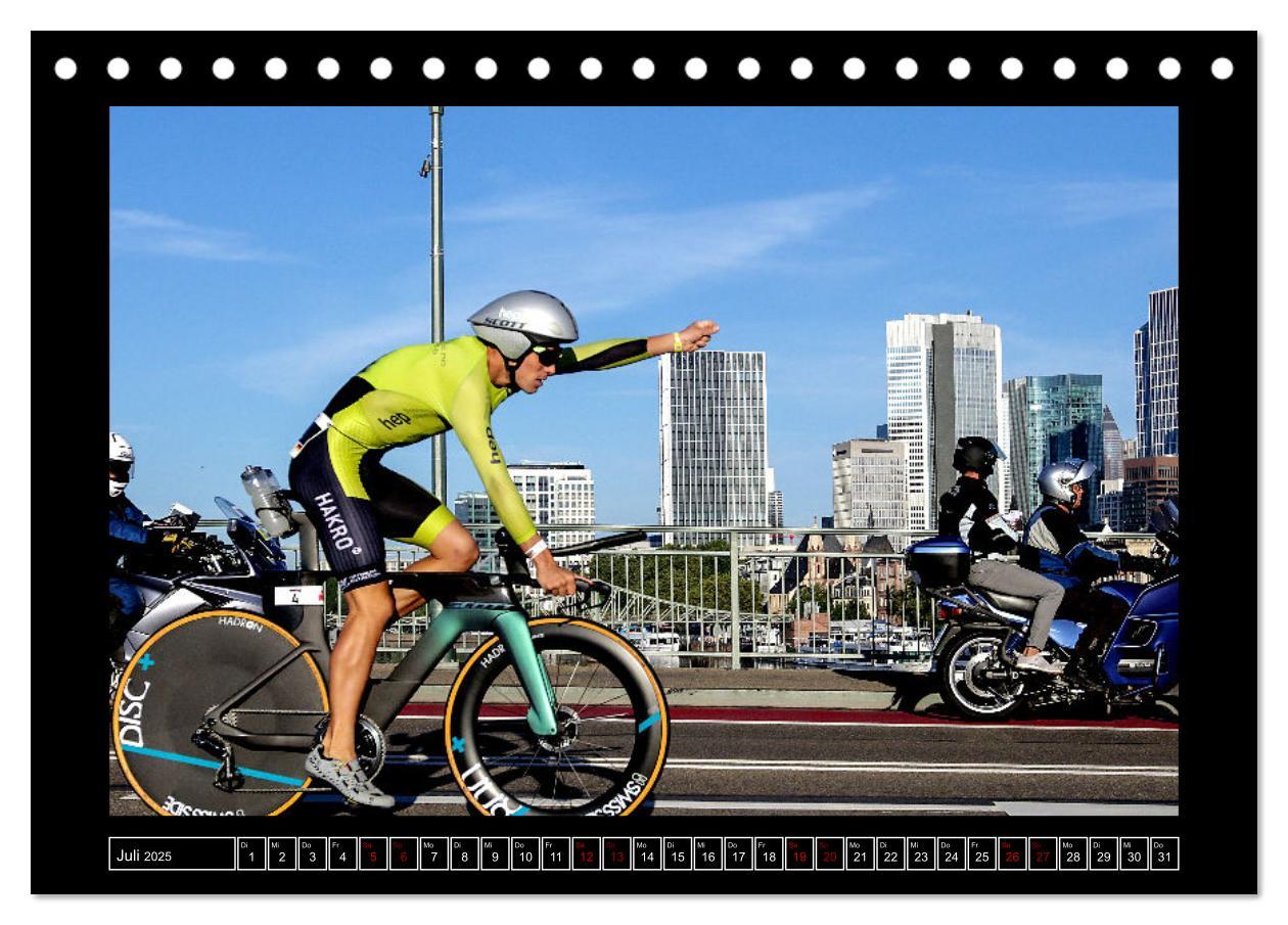 Bild: 9783383840494 | TRIATHLON Impressionen (Tischkalender 2025 DIN A5 quer), CALVENDO...