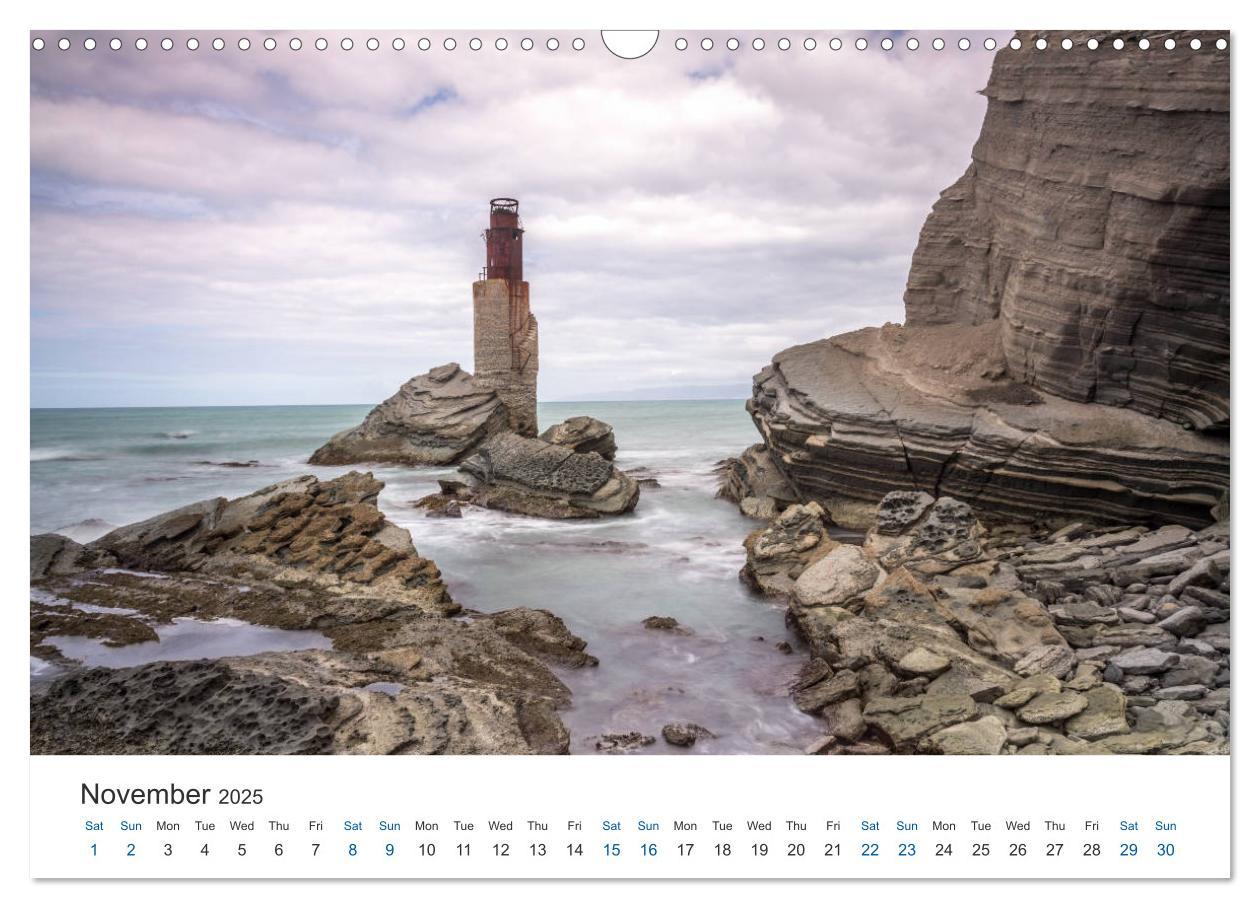 Bild: 9781325944873 | Lighthouses of New Zealand (Wall Calendar 2025 DIN A3 landscape),...