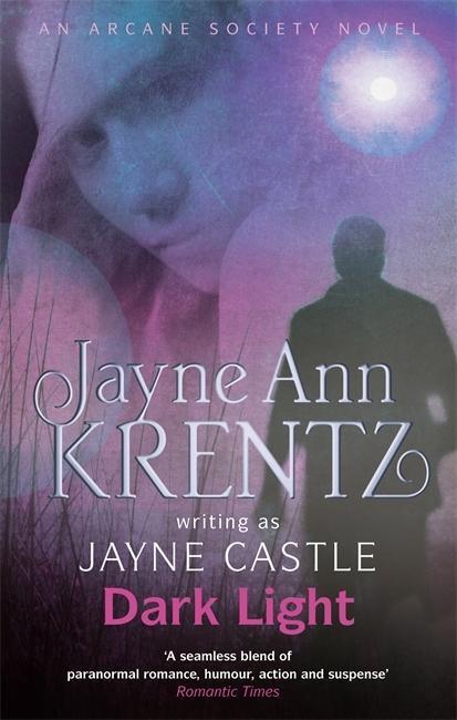 Cover: 9780749952327 | Dark Light | An Arcane Society Novel | Jayne Castle | Taschenbuch