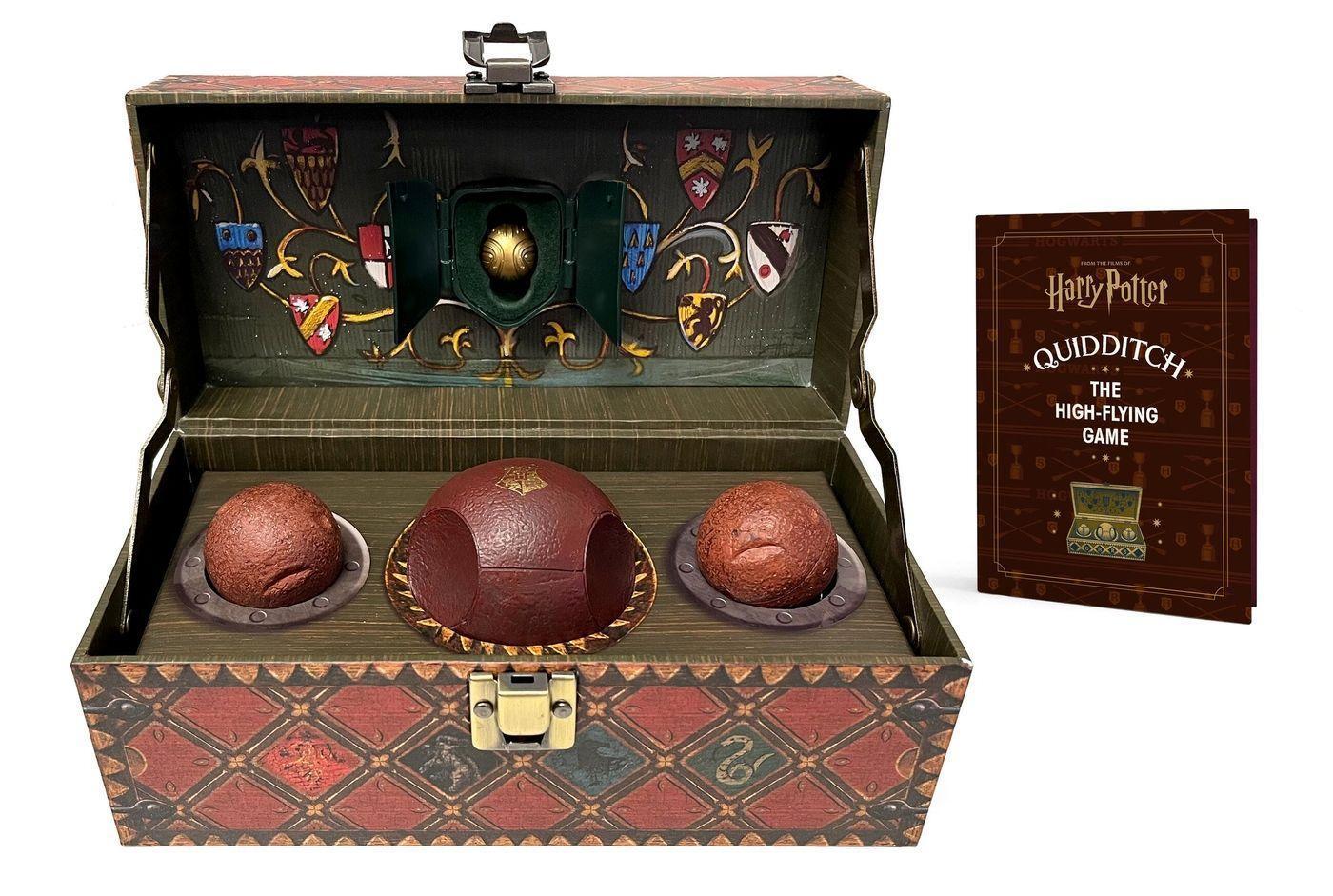 Cover: 9780762483488 | Harry Potter Collectible Quidditch Set (Includes Removeable Golden...