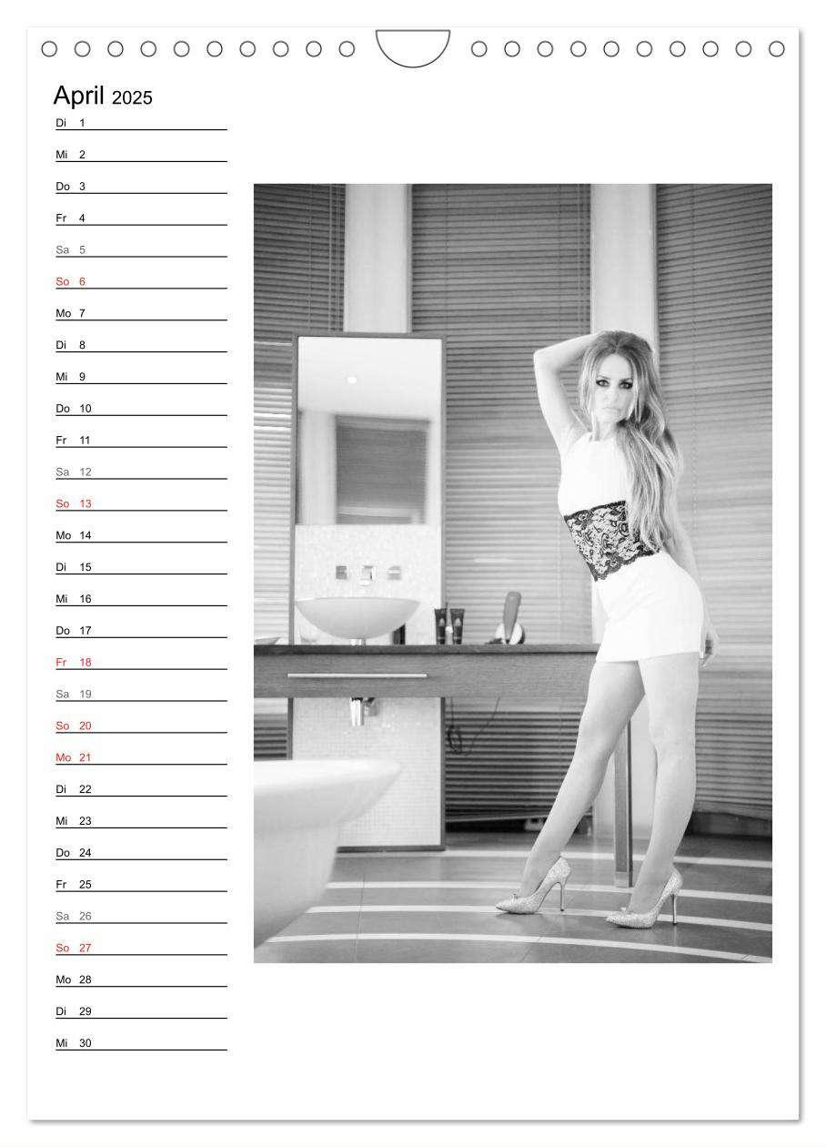 Bild: 9783457030271 | Mode in schwarz und weiß (Wandkalender 2025 DIN A4 hoch), CALVENDO...