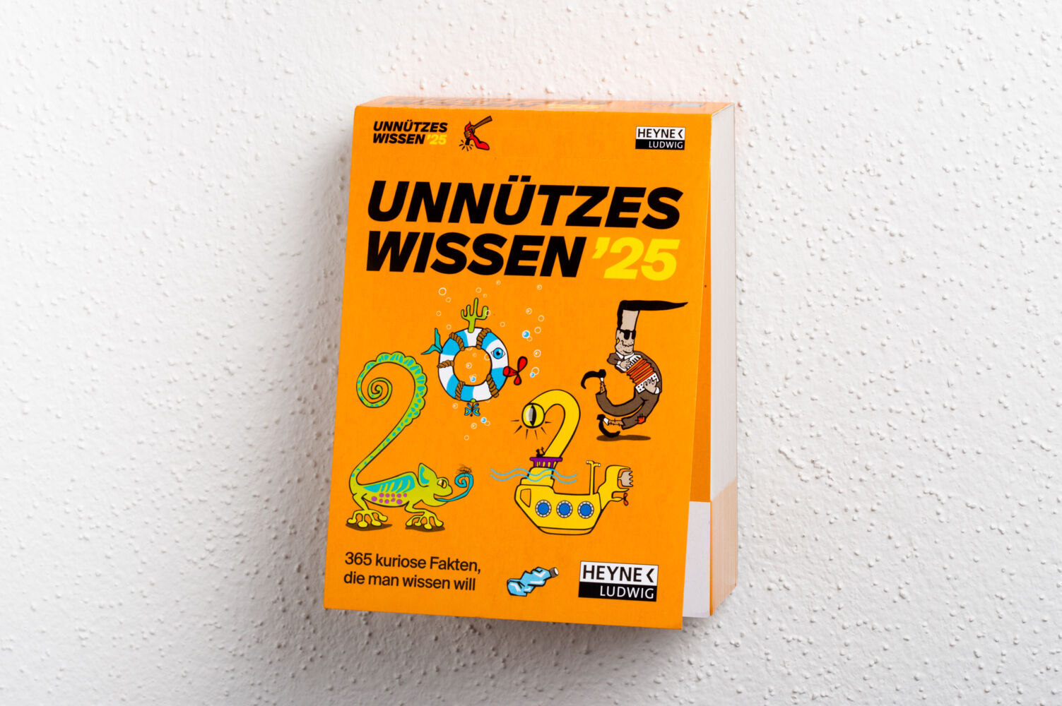 Bild: 9783453239500 | Unnützes Wissen 2025 | Christian Wolf | Kalender | 368 S. | Deutsch