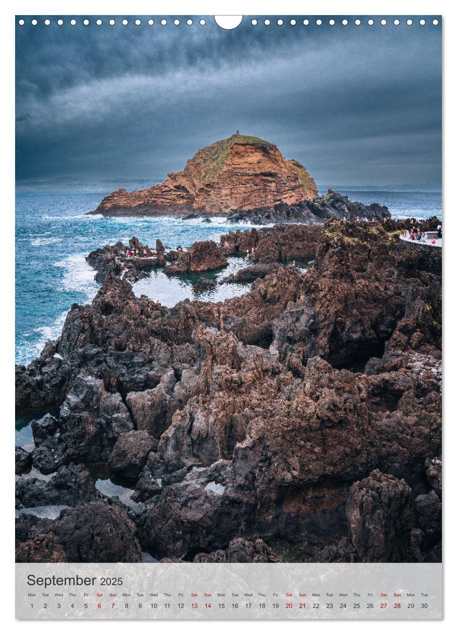 Bild: 9781325968077 | The Flower Island Madeira (Wall Calendar 2025 DIN A3 portrait),...