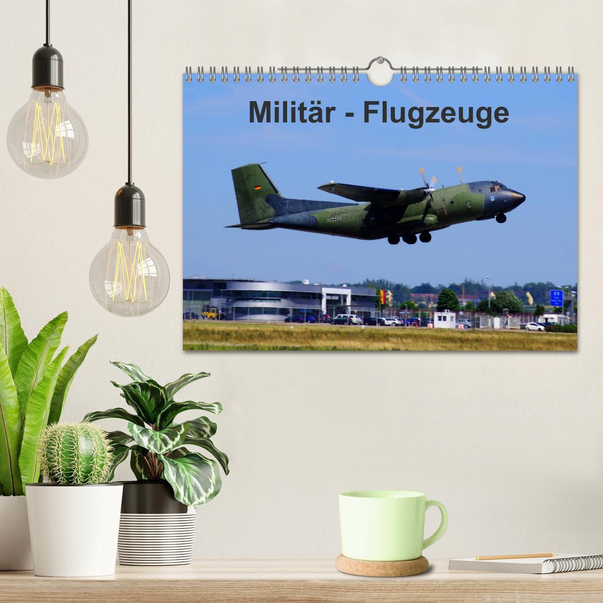 Bild: 9783435819256 | Militär - Flugzeuge (Wandkalender 2025 DIN A4 quer), CALVENDO...