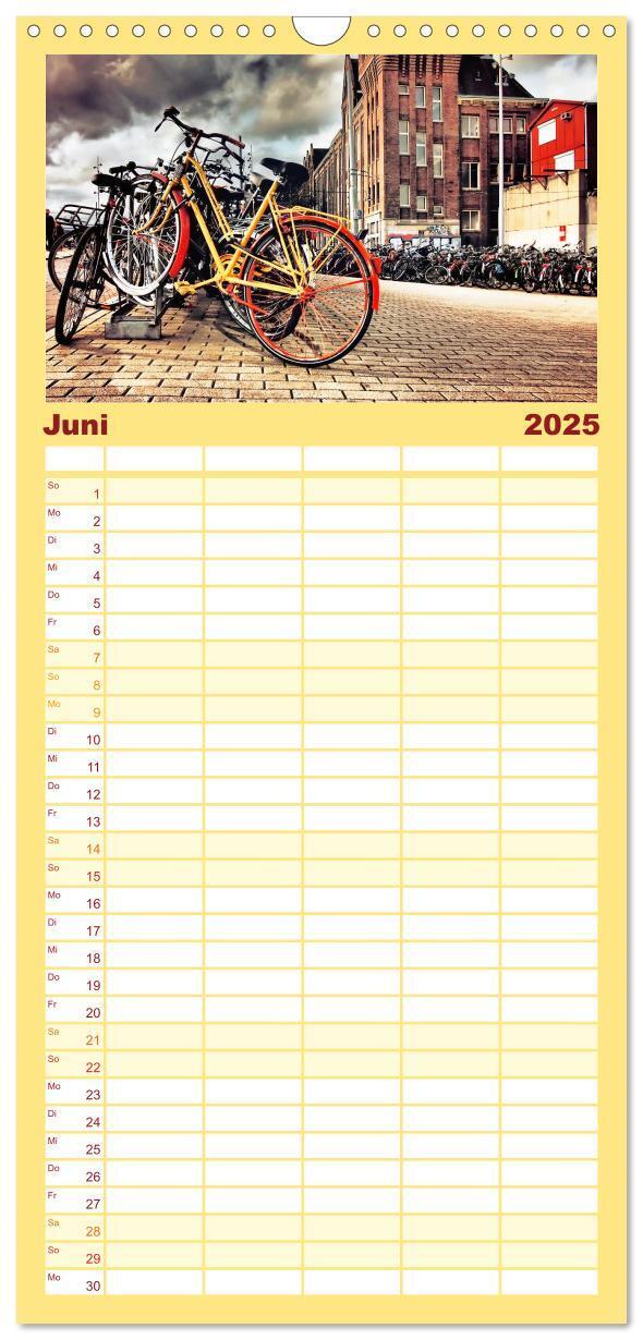 Bild: 9783457116289 | Familienplaner 2025 - Stadtfahrrad mit 5 Spalten (Wandkalender, 21...