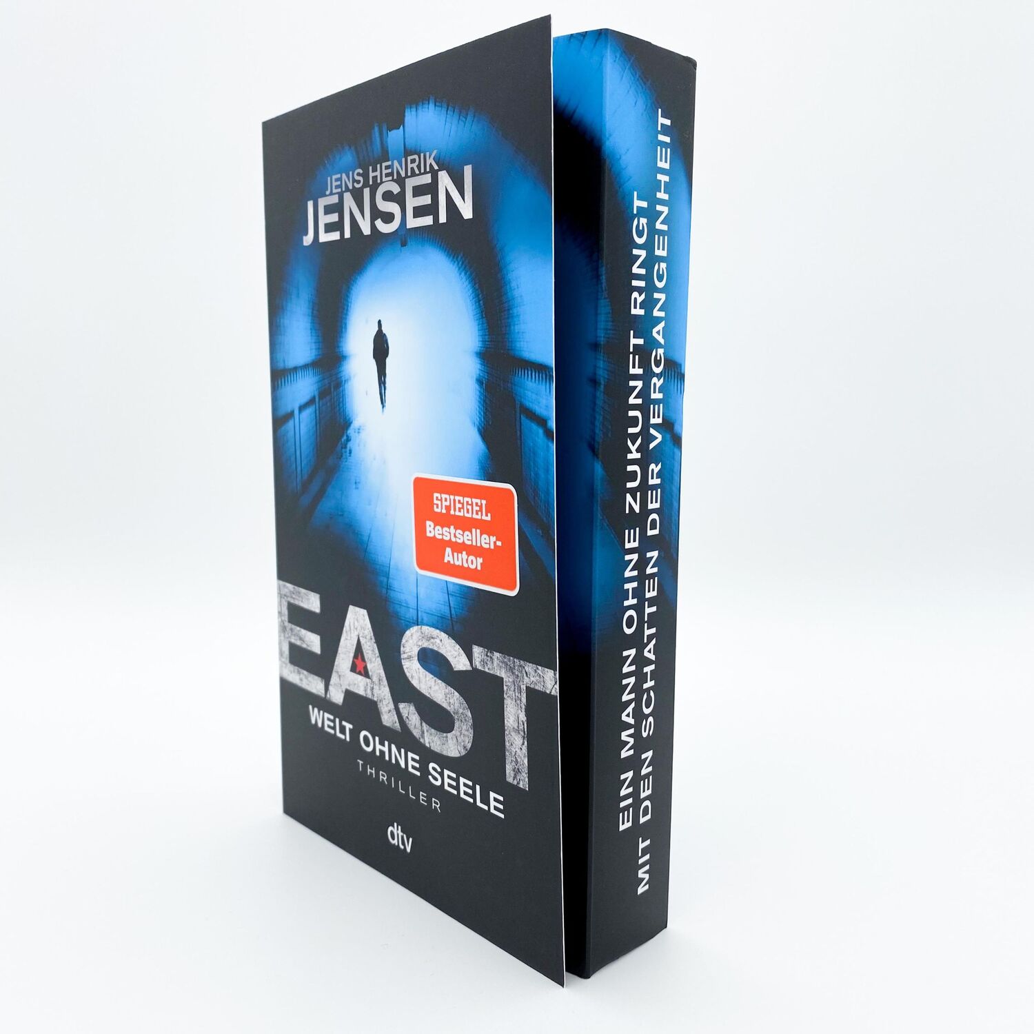 Bild: 9783423220248 | EAST. Welt ohne Seele | Jens Henrik Jensen | Taschenbuch | 384 S.