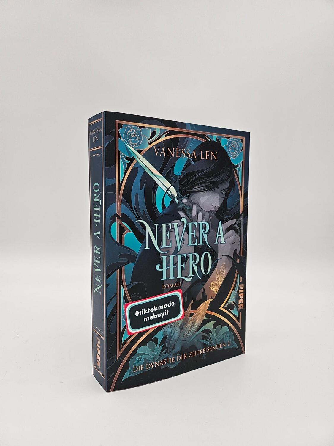 Bild: 9783492706155 | Never a Hero | Roman Fantastischer Young-Adult-Zeitreise-Roman | Len