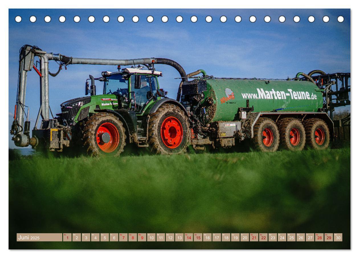 Bild: 9783457209721 | Moderne Landtechnik (Tischkalender 2025 DIN A5 quer), CALVENDO...