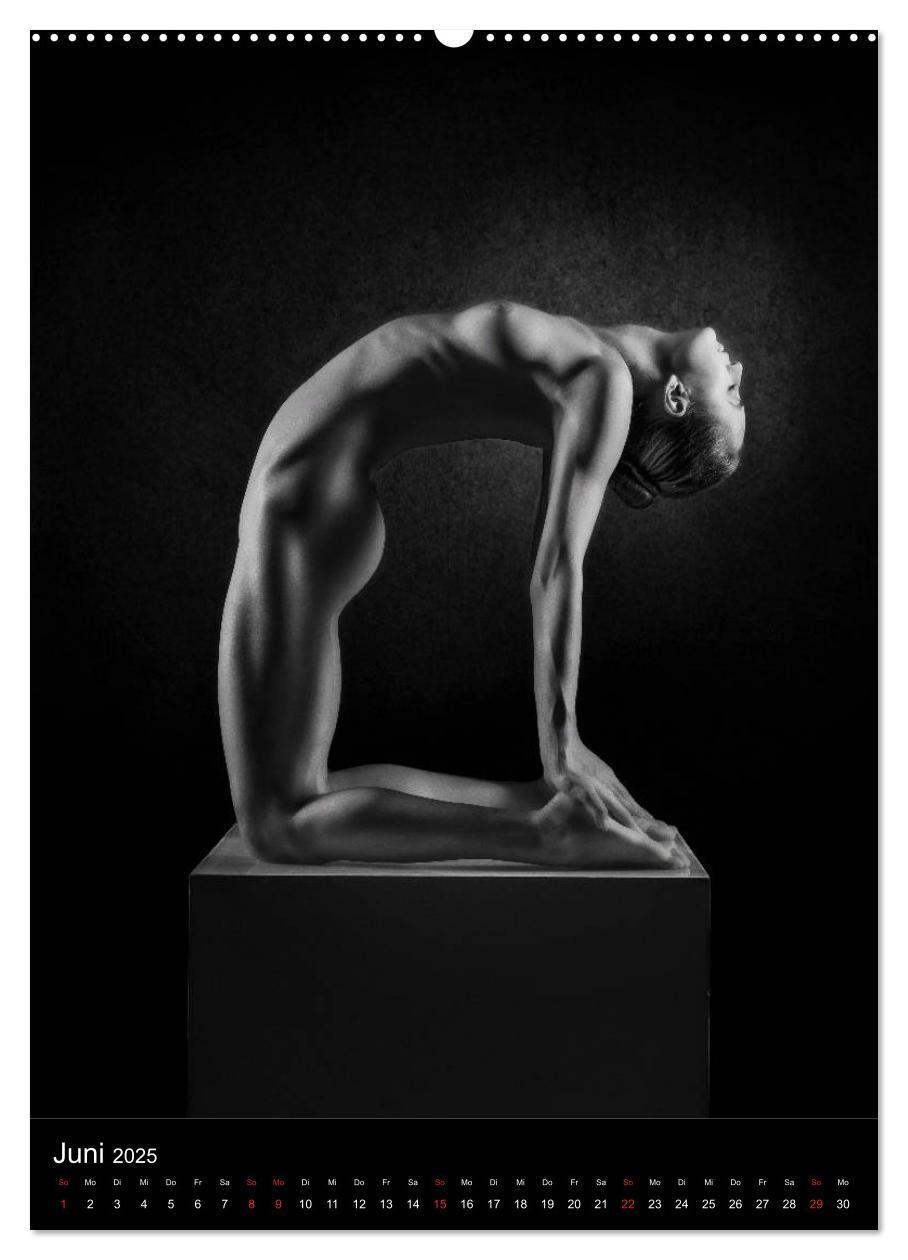 Bild: 9783435969883 | BODY SCULPTURE (Wandkalender 2025 DIN A2 hoch), CALVENDO...