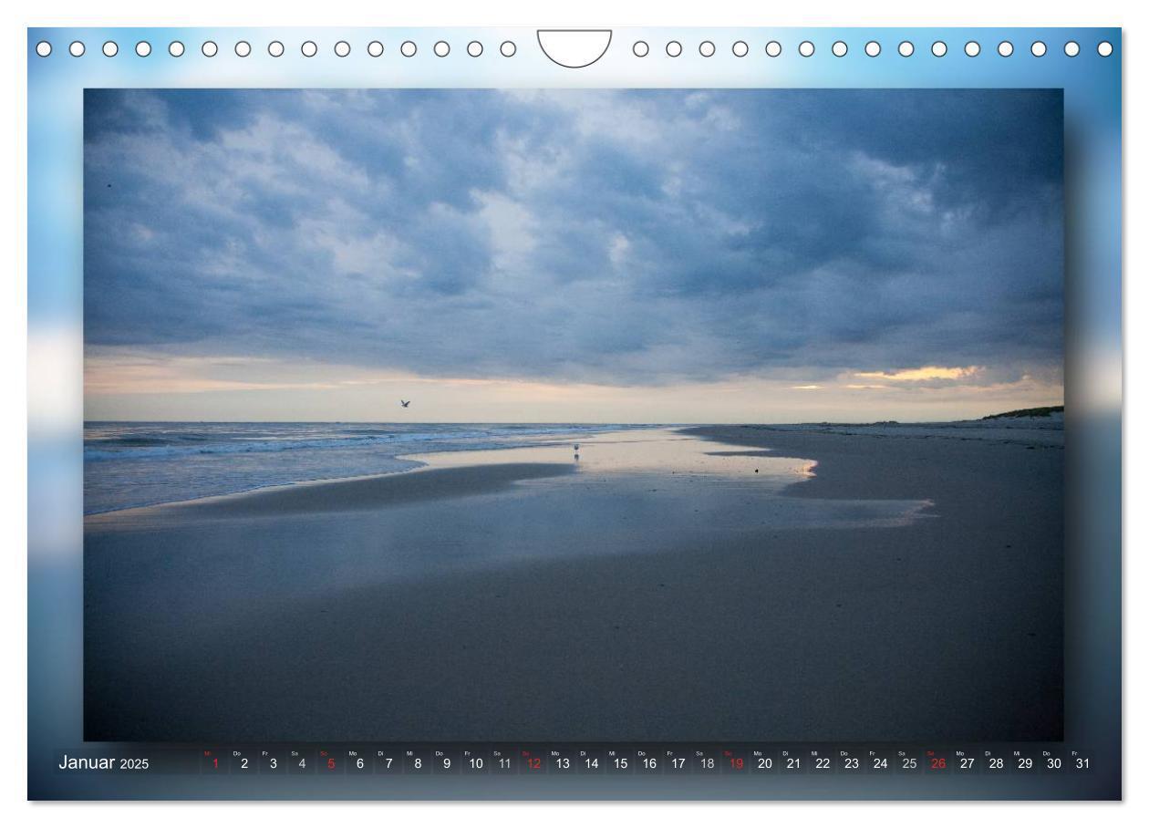 Bild: 9783435683611 | Baltrum - Ein Tag am Strand (Wandkalender 2025 DIN A4 quer),...