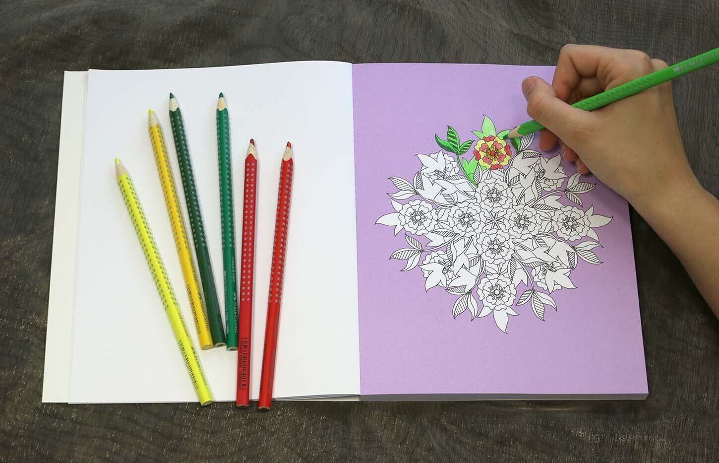 Bild: 9783785586853 | Mandala-Malträume: Bezaubernde Blüten | Loewe Kreativ | Taschenbuch