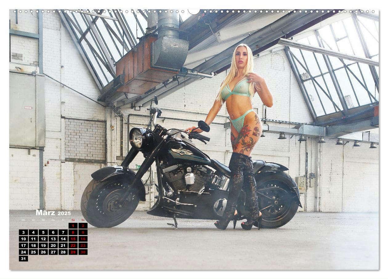 Bild: 9783383964152 | Motorräder und Sexy Girls (Wandkalender 2025 DIN A2 quer), CALVENDO...