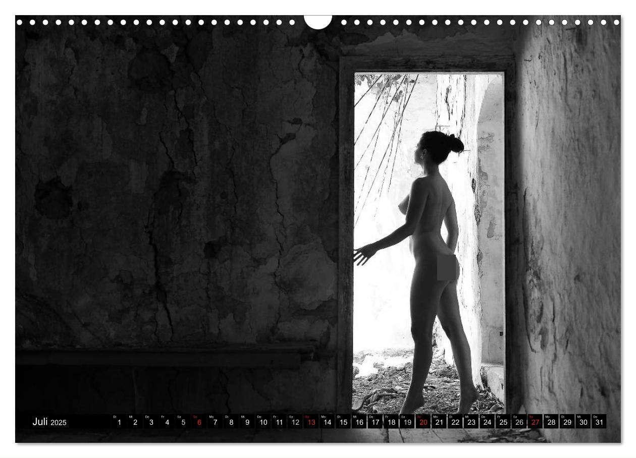 Bild: 9783435790456 | Aktfotografie in alten Mauern (Wandkalender 2025 DIN A3 quer),...