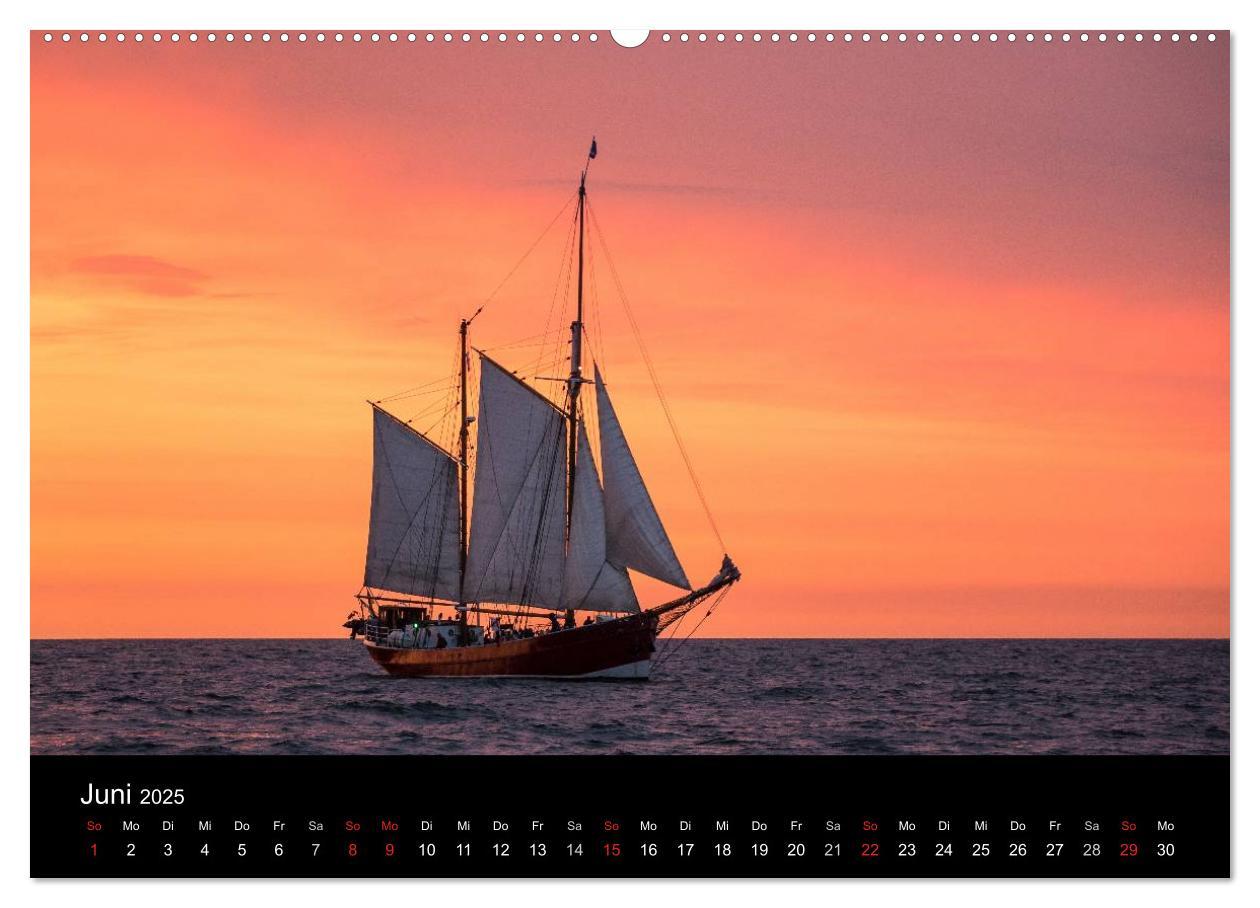 Bild: 9783435581092 | Windjammer auf der Ostsee im Abendlicht (Wandkalender 2025 DIN A2...