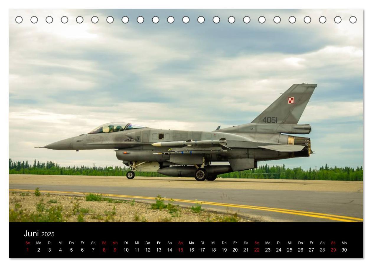 Bild: 9783435728961 | F-16 Fliegende Legende (Tischkalender 2025 DIN A5 quer), CALVENDO...