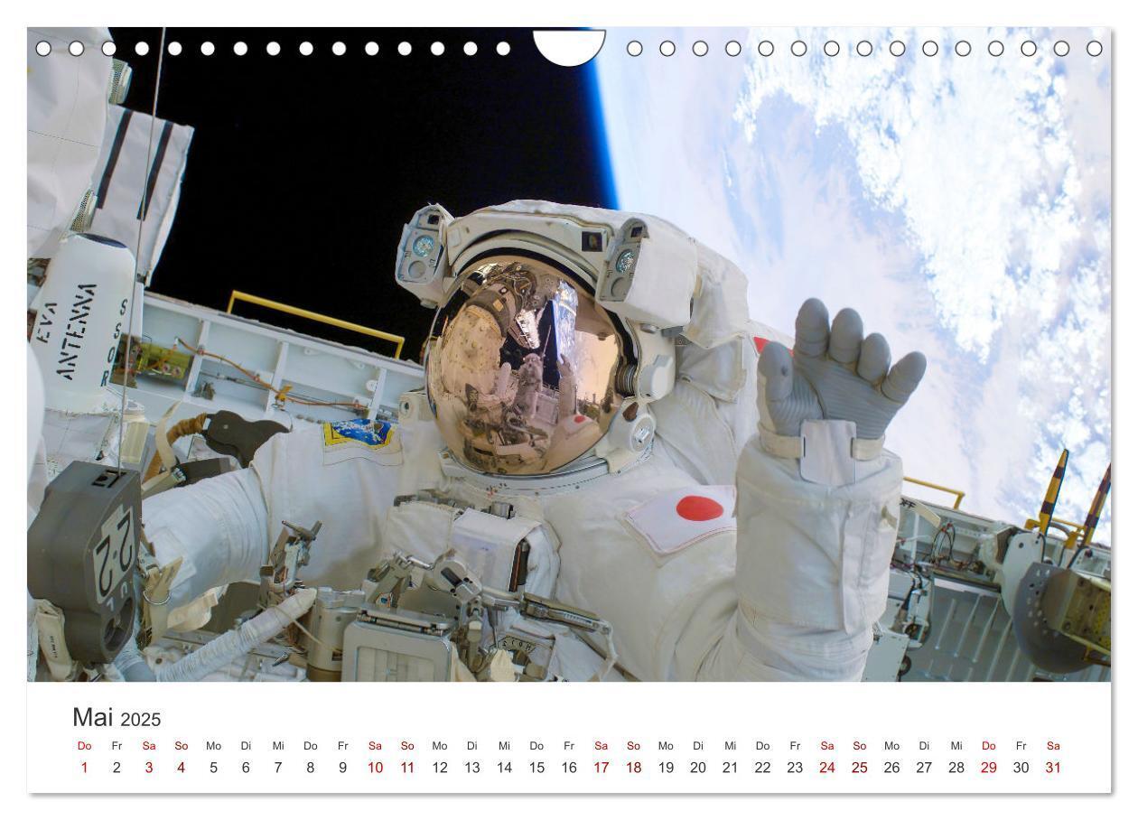 Bild: 9783457181812 | Astronauten - Menschen im Weltall (Wandkalender 2025 DIN A4 quer),...