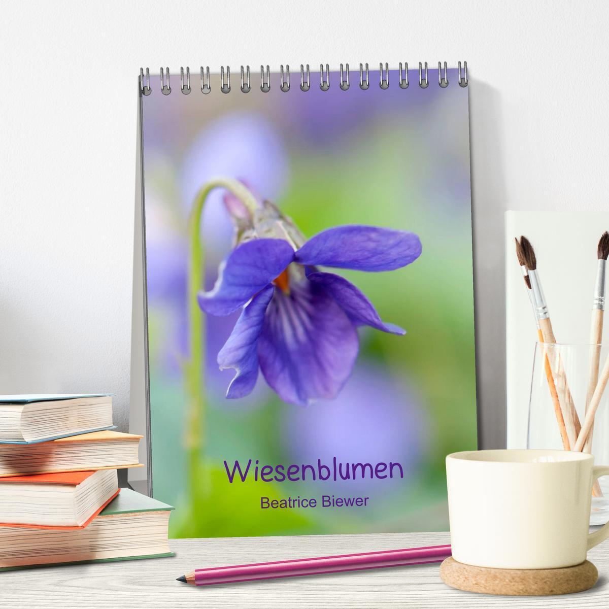 Bild: 9783457023877 | Wiesenblumen (Tischkalender 2025 DIN A5 hoch), CALVENDO Monatskalender