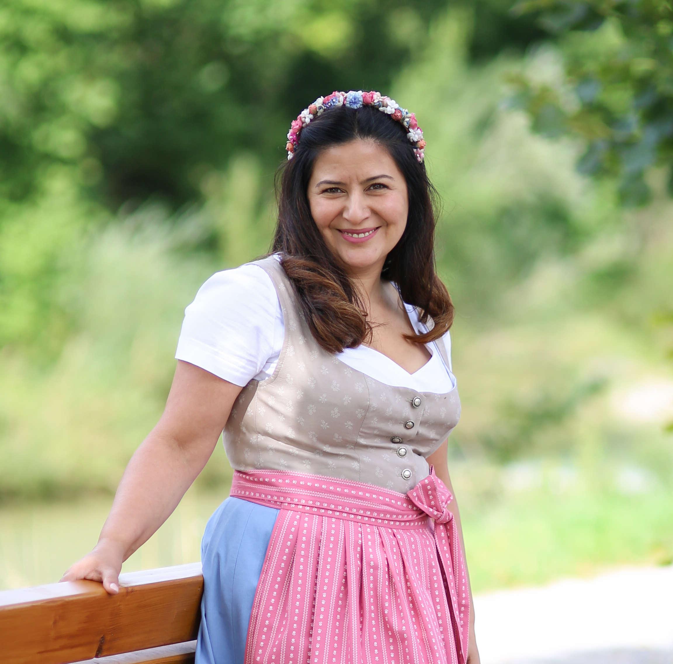 Autor: 9783830720768 | Nähe Dein perfektes Dirndl | Ayse Westdickenberg | Buch | 144 S.